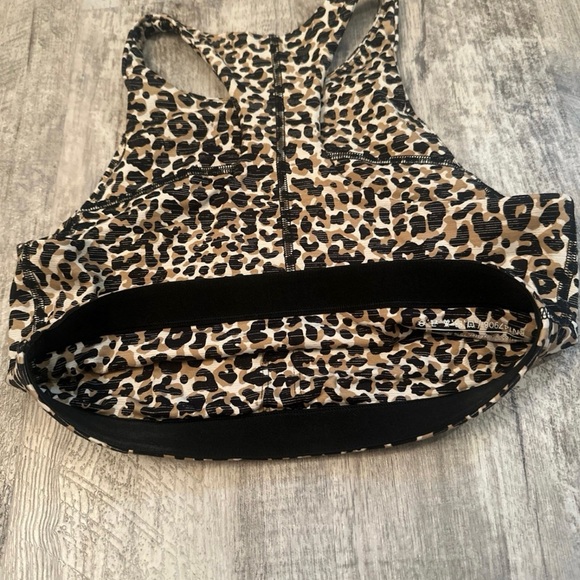 Outdoor Voices SweatTech Crop/Sports Bra size Small - Picture 3 of 6